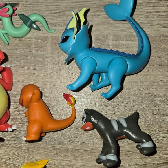 Pokemon lot of 7 figures: charmaleon, houndour, dreepy,  vaporeon, boltund... - Picture 2 of 9